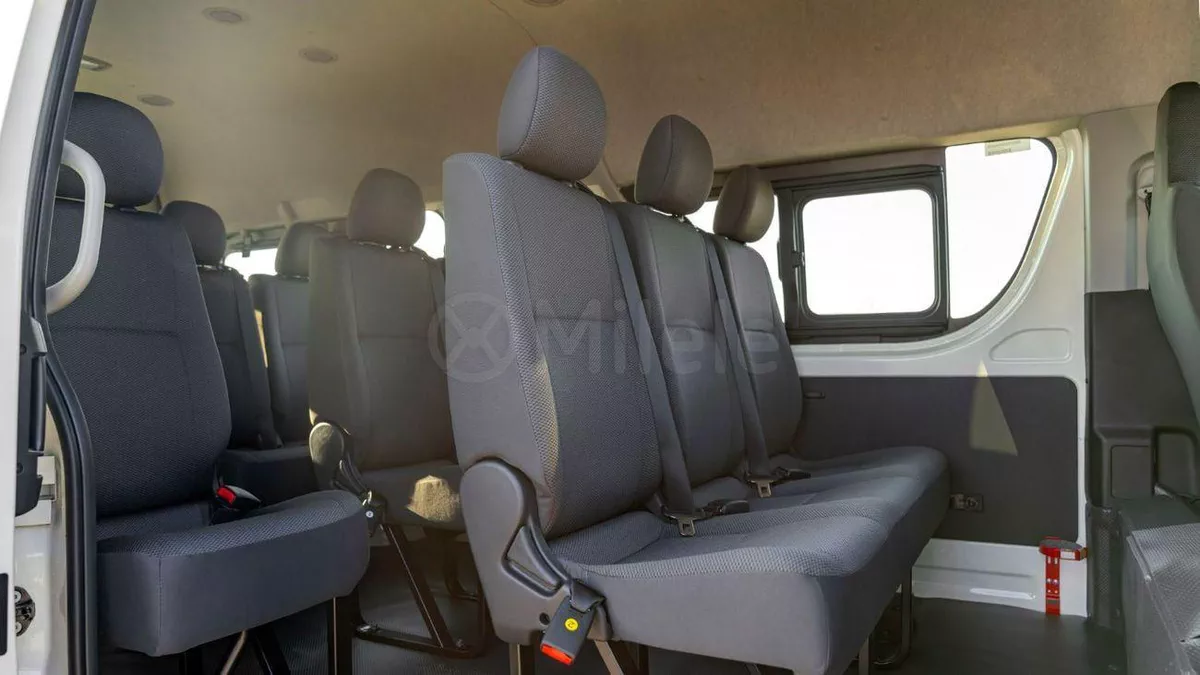 Toyota Hiace .-14-0