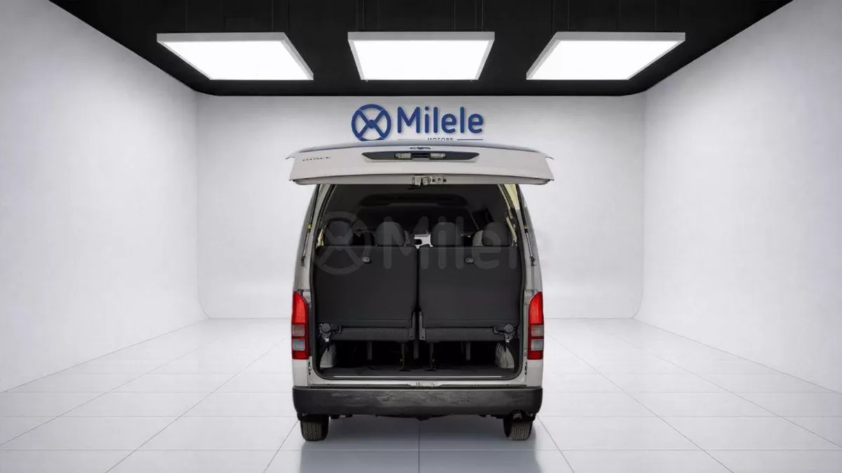 Toyota Hiace .-4-0