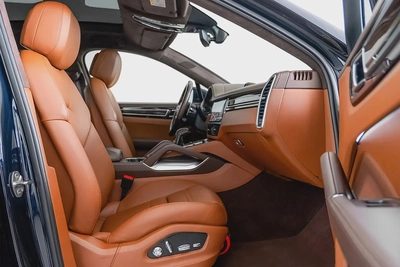8,924 AED / month | 0% DP | 2020 Porsche Cayenne Turbo S-E Hybrid-7