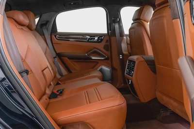 8,924 AED / month | 0% DP | 2020 Porsche Cayenne Turbo S-E Hybrid-14