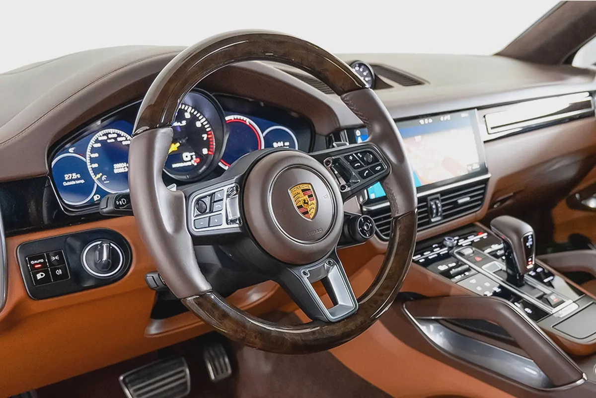 8,924 AED / month | 0% DP | 2020 Porsche Cayenne Turbo S-E Hybrid-6-6