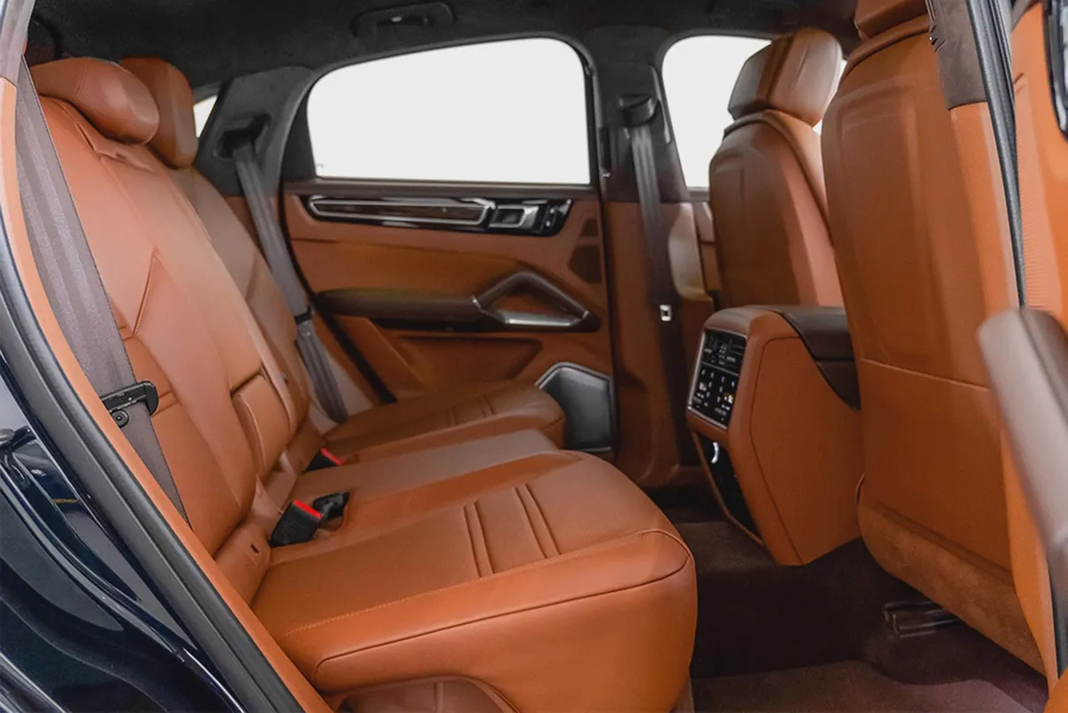 8,924 AED / month | 0% DP | 2020 Porsche Cayenne Turbo S-E Hybrid-14-14