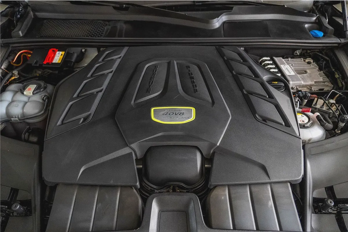 8,924 AED / month | 0% DP | 2020 Porsche Cayenne Turbo S-E Hybrid-18-18