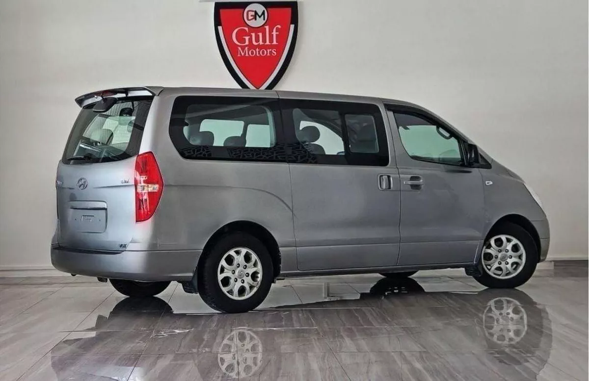 Hyundai Grand Starex STANDARD STD (NON GCC) DIESEL ENGINE H-1 STAREX- 2.4L - 4CYL - EXCELLENT CONDITION-3-0