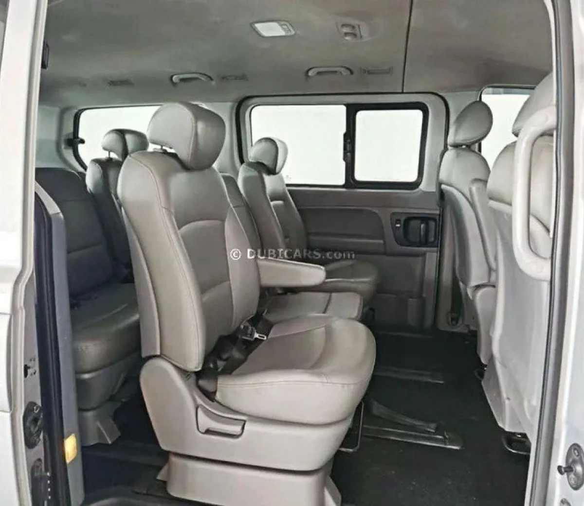 Hyundai Grand Starex STANDARD STD (NON GCC) DIESEL ENGINE H-1 STAREX- 2.4L - 4CYL - EXCELLENT CONDITION-8-0