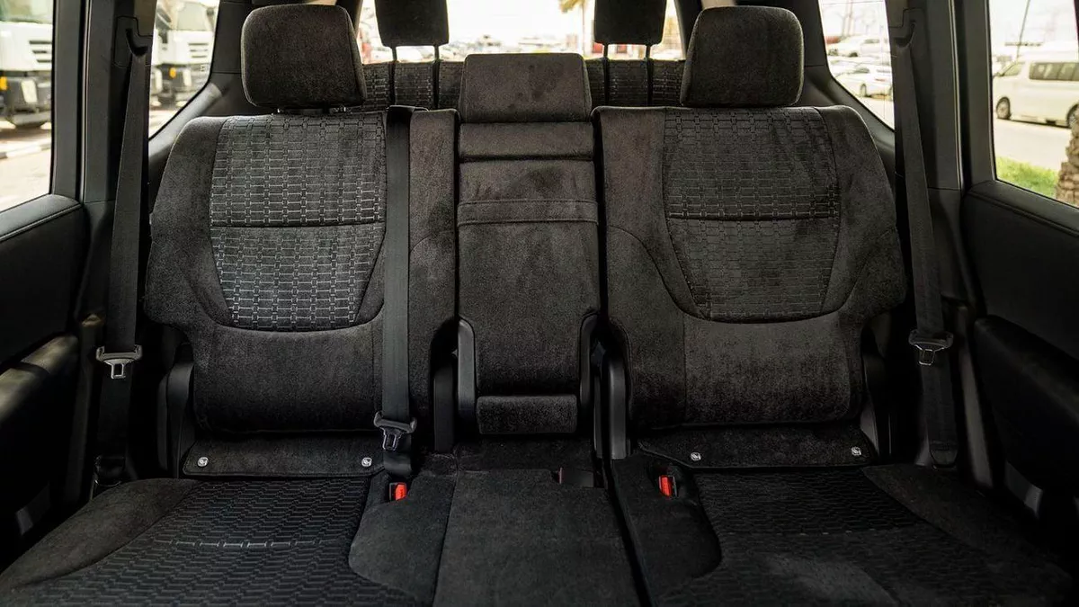Toyota Land Cruiser GXR LC GXR 3.3D\(LHD) TOYOTA LAND CRUISER LC300 GXR 3.3D AT MY2025 – BLACK-18-0