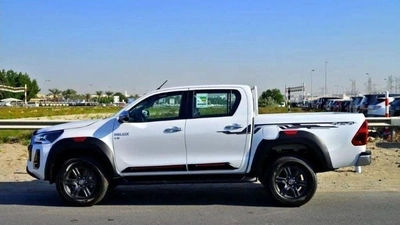 Toyota Hilux ADVENTURE DC TRD 4.0L AWD-2