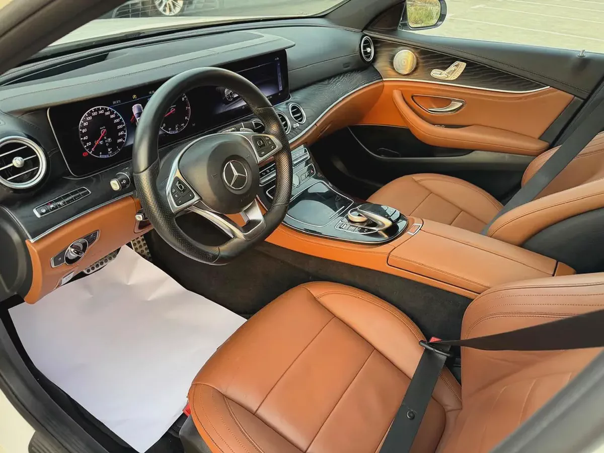 Mercedes-Benz E-Class E 400 4MATIC 2018 | GCC Specs | Low Mileage-13-13