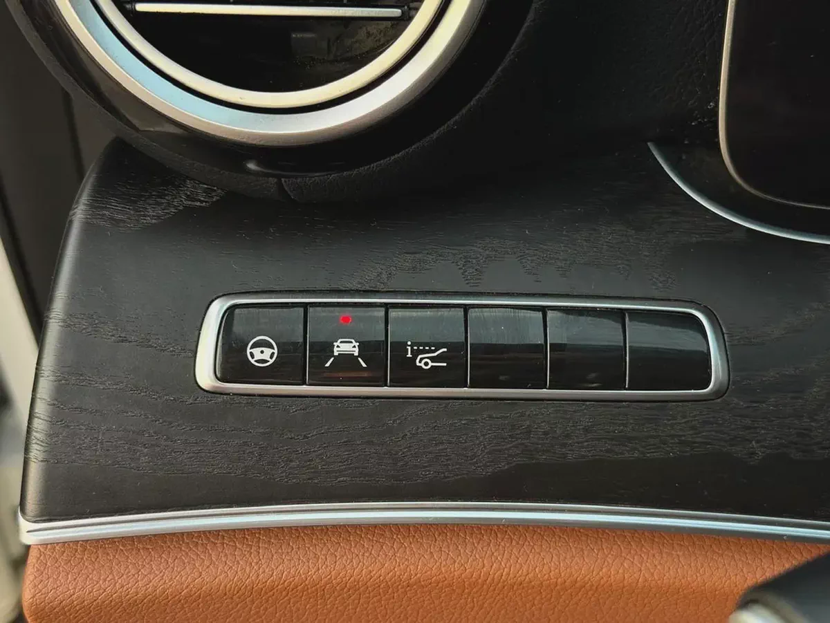 Mercedes-Benz E-Class E 400 4MATIC 2018 | GCC Specs | Low Mileage-15-15
