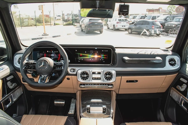 2025 - MERCEDES BENZ G63 - SUPER CLEAN - LIKE NEW - ONLY 6,000 KM