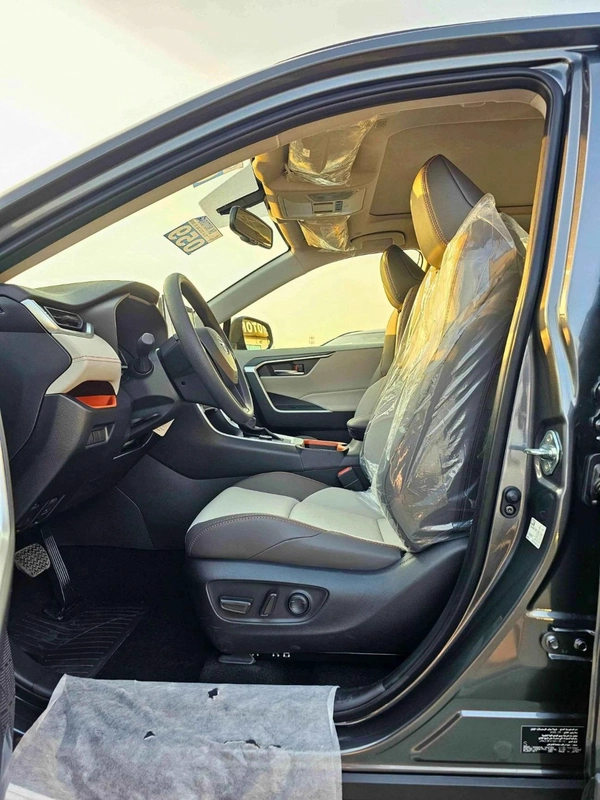 Toyota RAV4 ADVENTURE / 2.5L PETROL 4WD / PANORAMIC ROOF / LEATHER WITH DRIVER POWER SEAT