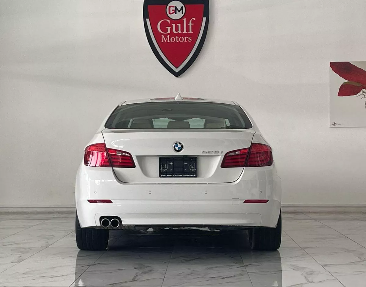 BMW 528i EXECUTIVE 3L-6CYL 240HP JAPANESE SPECIFICATION-4-0