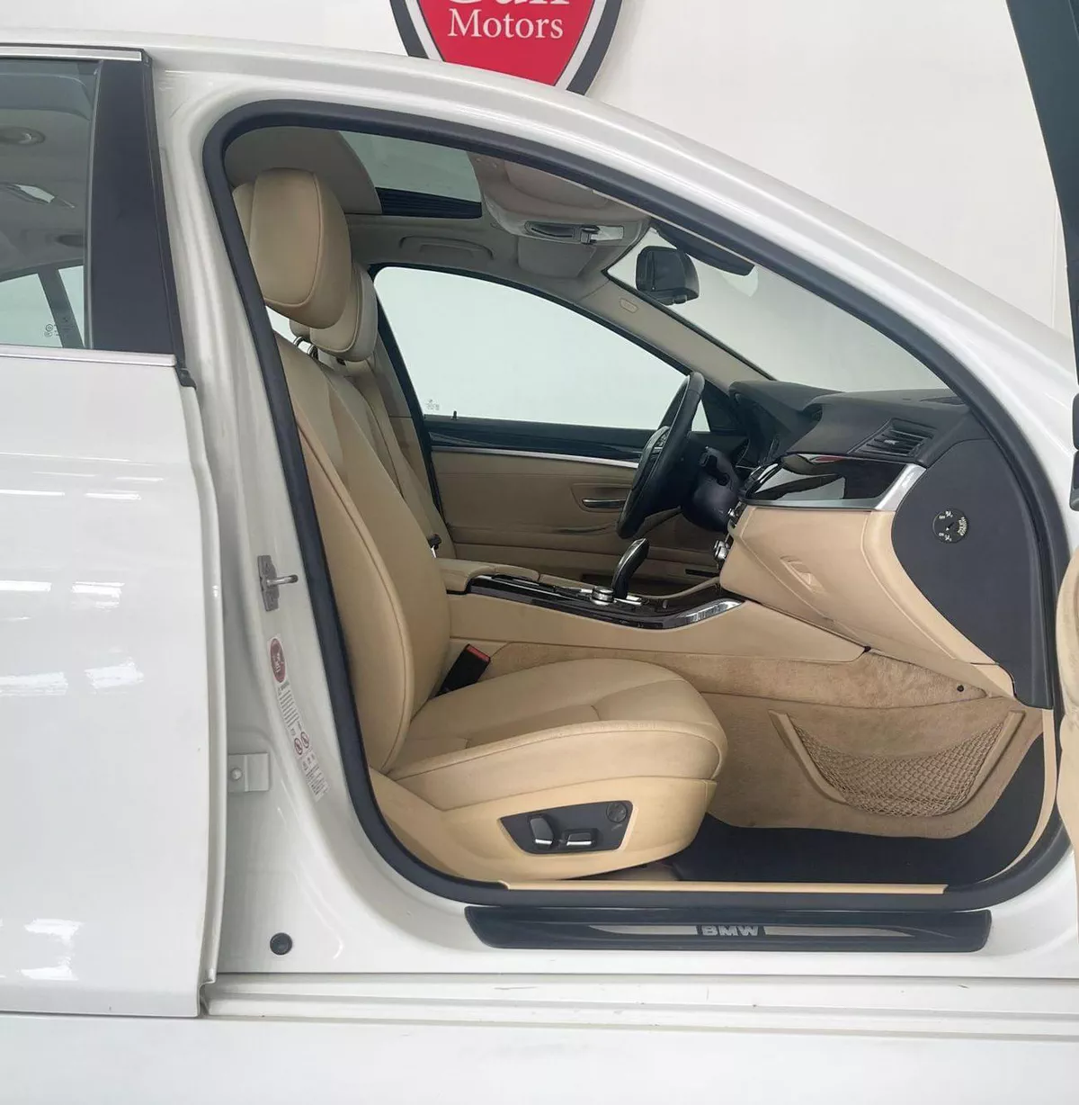 BMW 528i EXECUTIVE 3L-6CYL 240HP JAPANESE SPECIFICATION-5-0