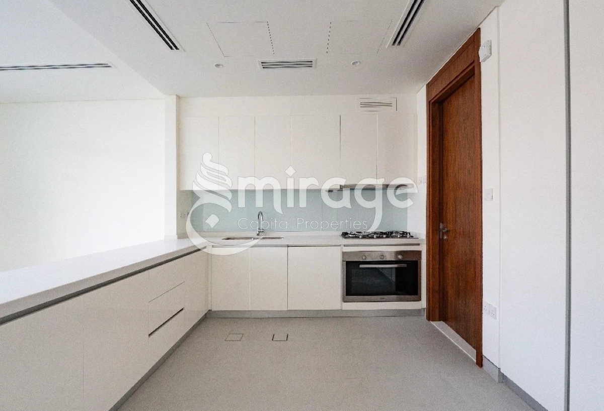 Single Row | 3BR TH Square | Prime Location