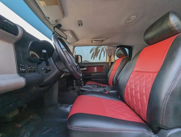 TOYOTA FJ CRUISER 2011 GCC IN EXCELLENT CONDITION