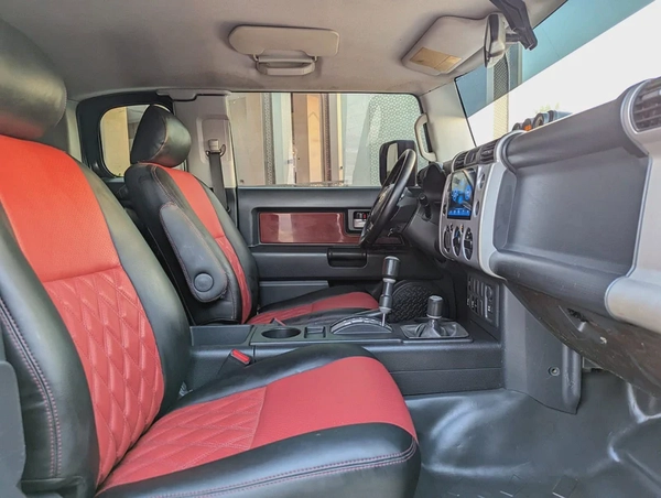 TOYOTA FJ CRUISER 2011 GCC IN EXCELLENT CONDITION