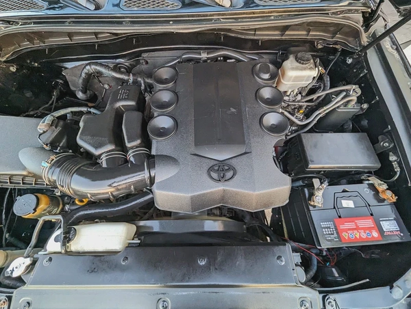 TOYOTA FJ CRUISER 2011 GCC IN EXCELLENT CONDITION
