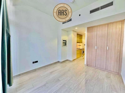 Pool view •• big balcony •• kitchen appliances •• chiller free-3