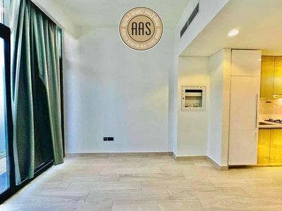 Pool view •• big balcony •• kitchen appliances •• chiller free-4