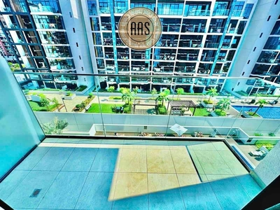 Pool view •• big balcony •• kitchen appliances •• chiller free-6