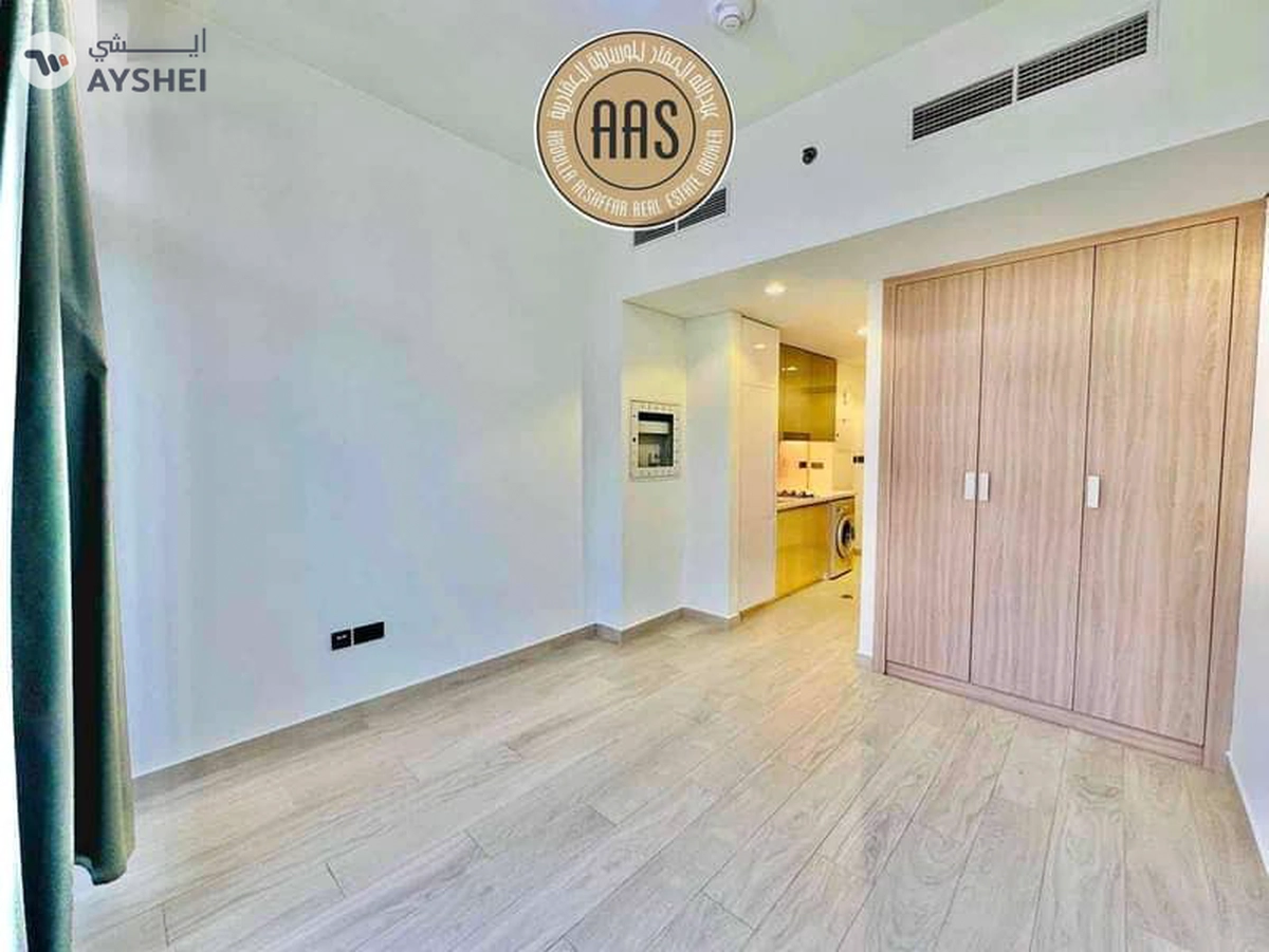 Pool view •• big balcony •• kitchen appliances •• chiller free-3-3