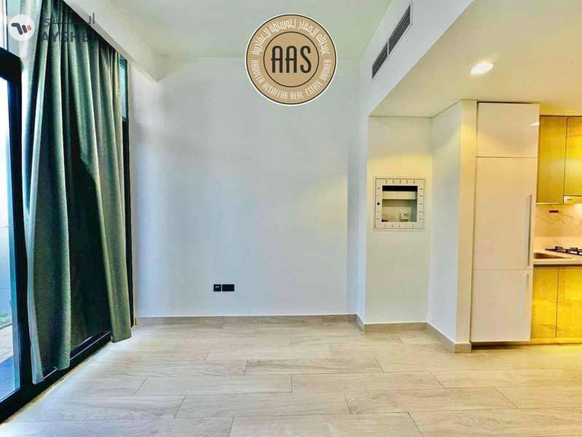 Pool view •• big balcony •• kitchen appliances •• chiller free-4-4