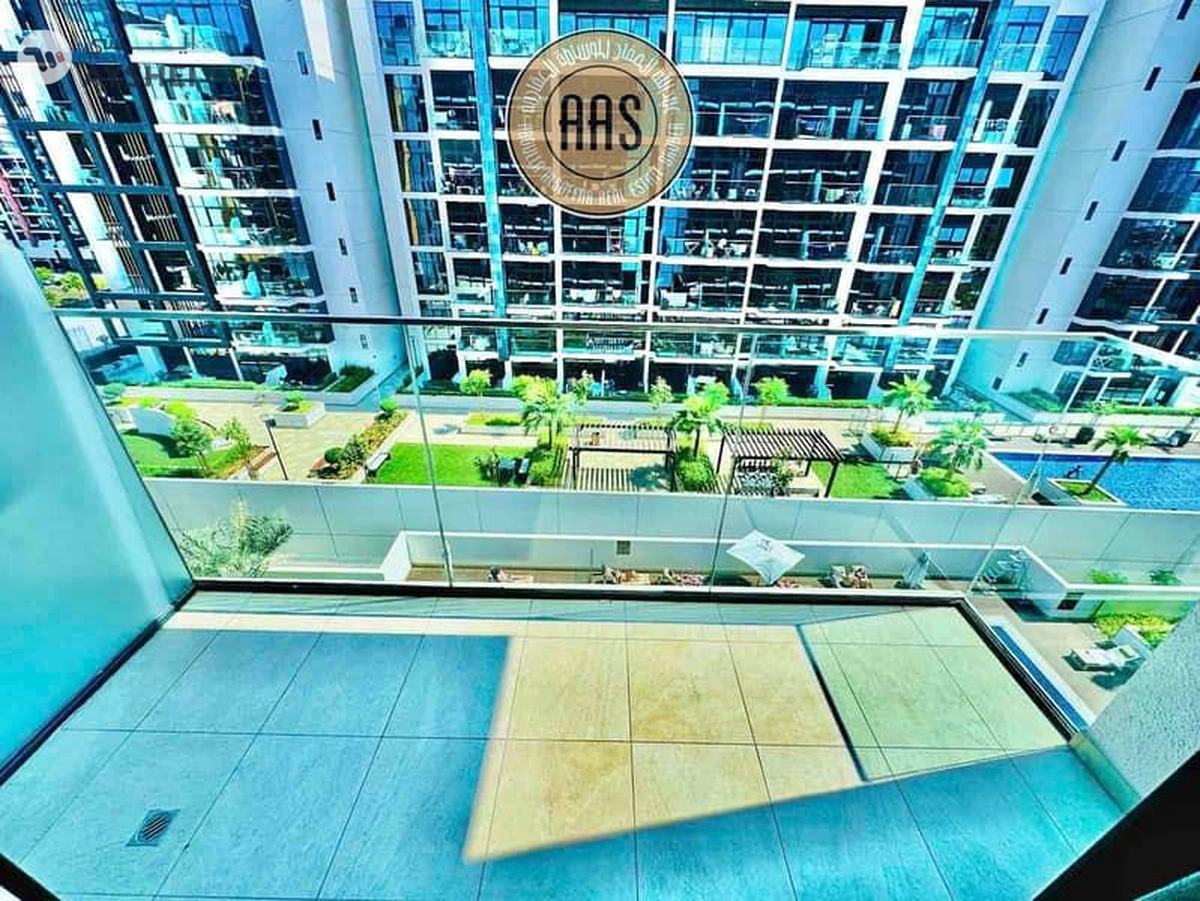 Pool view •• big balcony •• kitchen appliances •• chiller free-6-6
