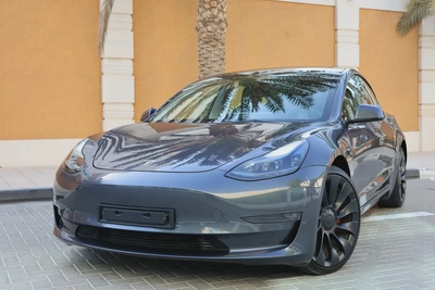 TESLA MODEL 3 PERFORMANCE - GCC SPECS - UNDER WARRANTY - FULL SERVICE HISTORY - ACCIDENT FREE --0