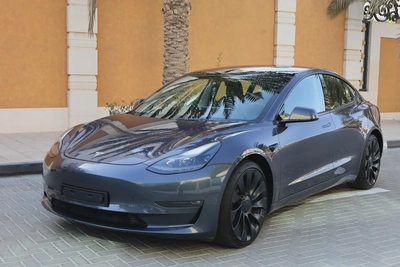 TESLA MODEL 3 PERFORMANCE - GCC SPECS - UNDER WARRANTY - FULL SERVICE HISTORY - ACCIDENT FREE --5
