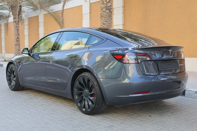 TESLA MODEL 3 PERFORMANCE - GCC SPECS - UNDER WARRANTY - FULL SERVICE HISTORY - ACCIDENT FREE --6