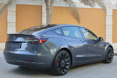 TESLA MODEL 3 PERFORMANCE - GCC SPECS - UNDER WARRANTY - FULL SERVICE HISTORY - ACCIDENT FREE --7