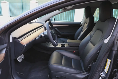 TESLA MODEL 3 PERFORMANCE - GCC SPECS - UNDER WARRANTY - FULL SERVICE HISTORY - ACCIDENT FREE --12