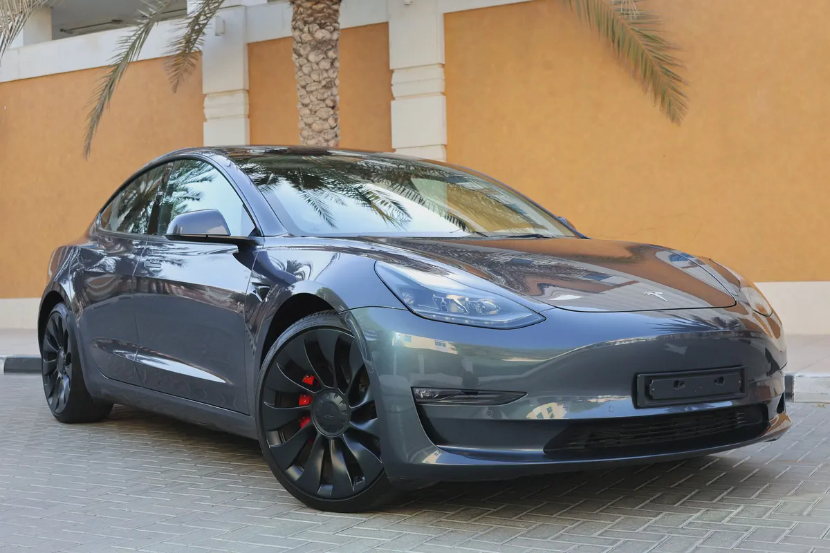 TESLA MODEL 3 PERFORMANCE - GCC SPECS - UNDER WARRANTY - FULL SERVICE HISTORY - ACCIDENT FREE --1-1