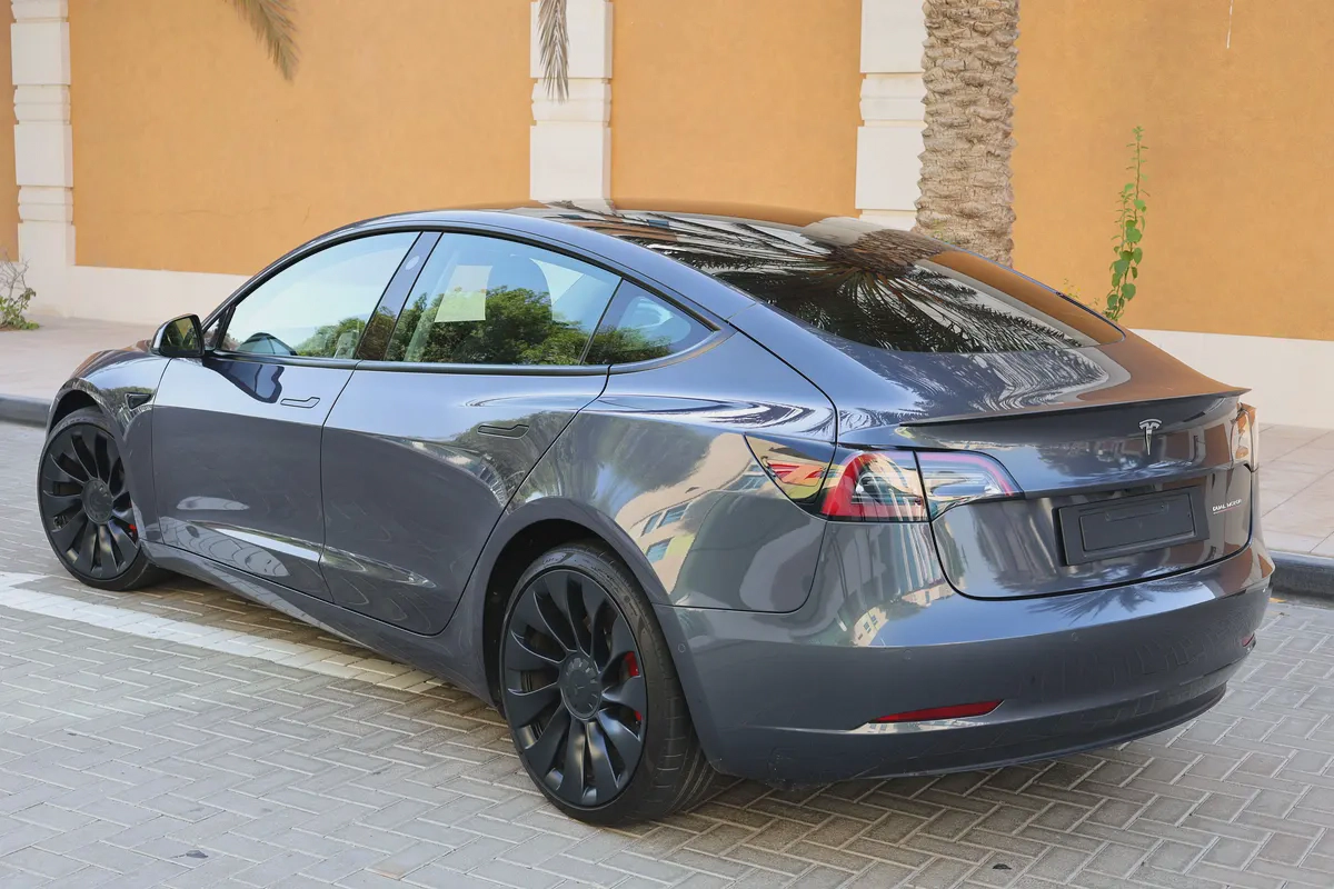 TESLA MODEL 3 PERFORMANCE - GCC SPECS - UNDER WARRANTY - FULL SERVICE HISTORY - ACCIDENT FREE --2-2