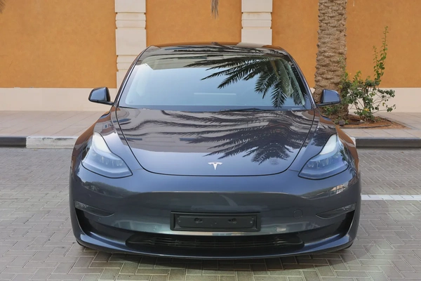 TESLA MODEL 3 PERFORMANCE - GCC SPECS - UNDER WARRANTY - FULL SERVICE HISTORY - ACCIDENT FREE -