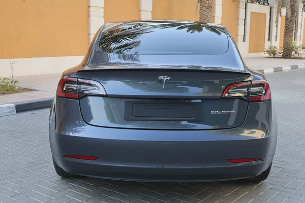 TESLA MODEL 3 PERFORMANCE - GCC SPECS - UNDER WARRANTY - FULL SERVICE HISTORY - ACCIDENT FREE -