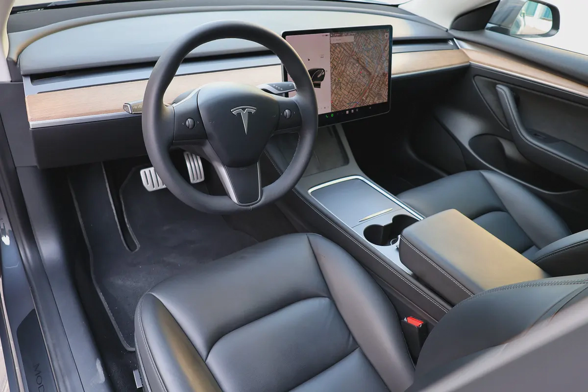 TESLA MODEL 3 PERFORMANCE - GCC SPECS - UNDER WARRANTY - FULL SERVICE HISTORY - ACCIDENT FREE --14-14