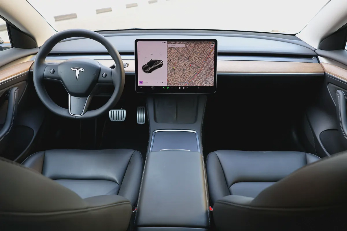TESLA MODEL 3 PERFORMANCE - GCC SPECS - UNDER WARRANTY - FULL SERVICE HISTORY - ACCIDENT FREE --16-16