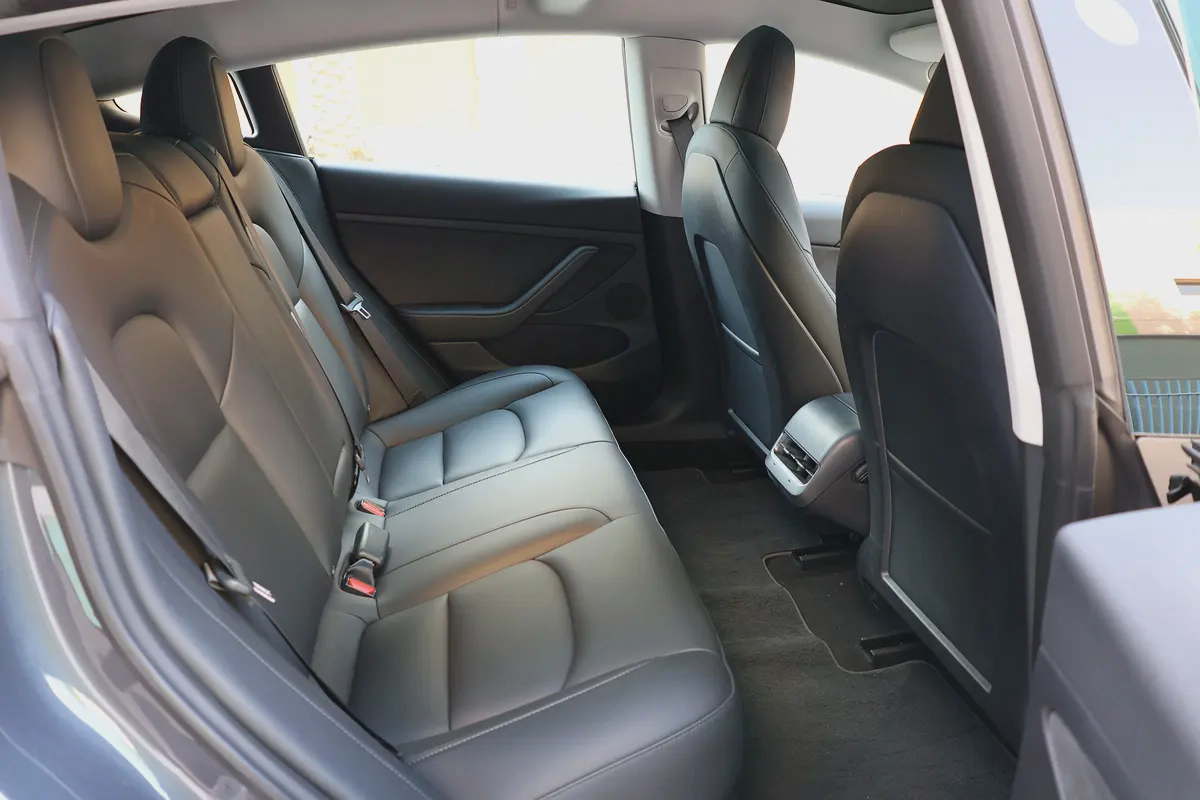TESLA MODEL 3 PERFORMANCE - GCC SPECS - UNDER WARRANTY - FULL SERVICE HISTORY - ACCIDENT FREE --18-18