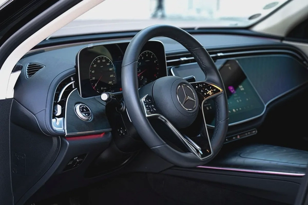 2025 | Mercedes E200 Black | Low Mileage | Brand new | Clean title | Warranty |
