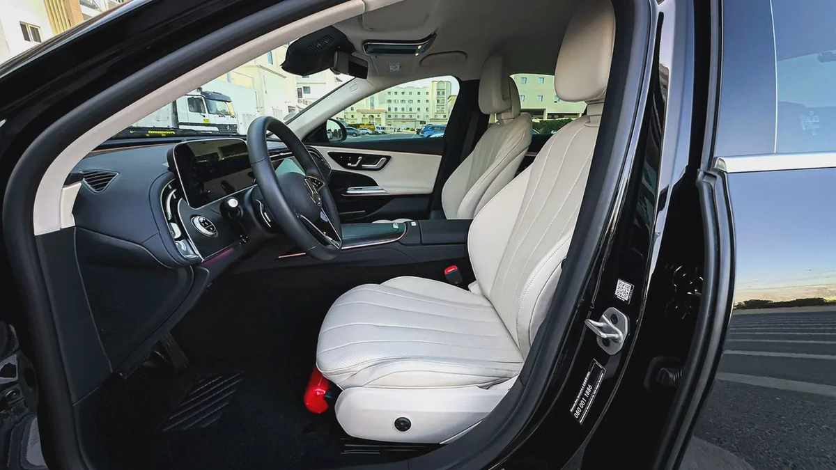 2025 | Mercedes E200 Black | Low Mileage | Brand new | Clean title | Warranty |-8-8