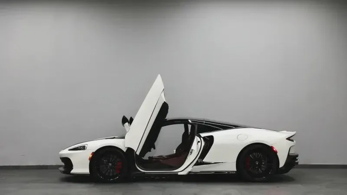 McLaren GT