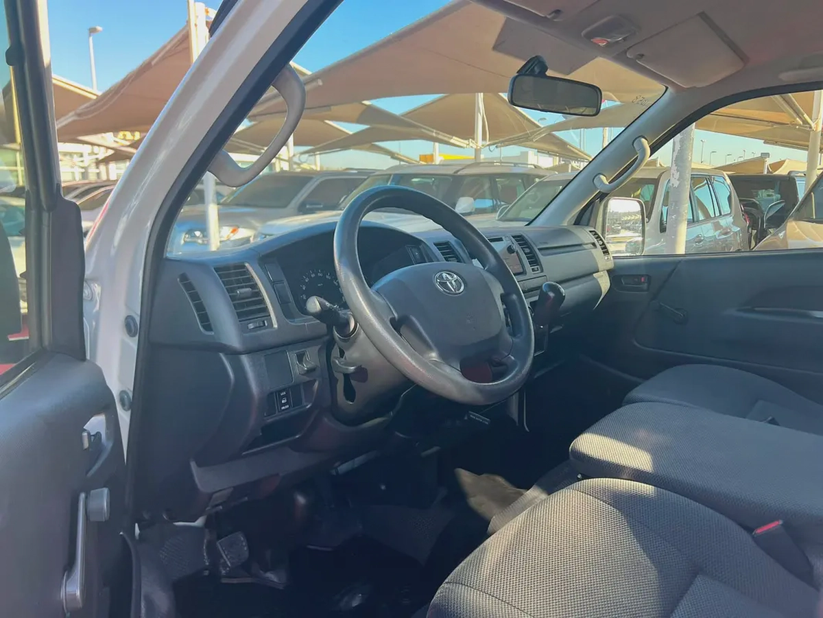 2022 Toyota Hiace | Manual | Van | GCC | Ref#1058-6-6
