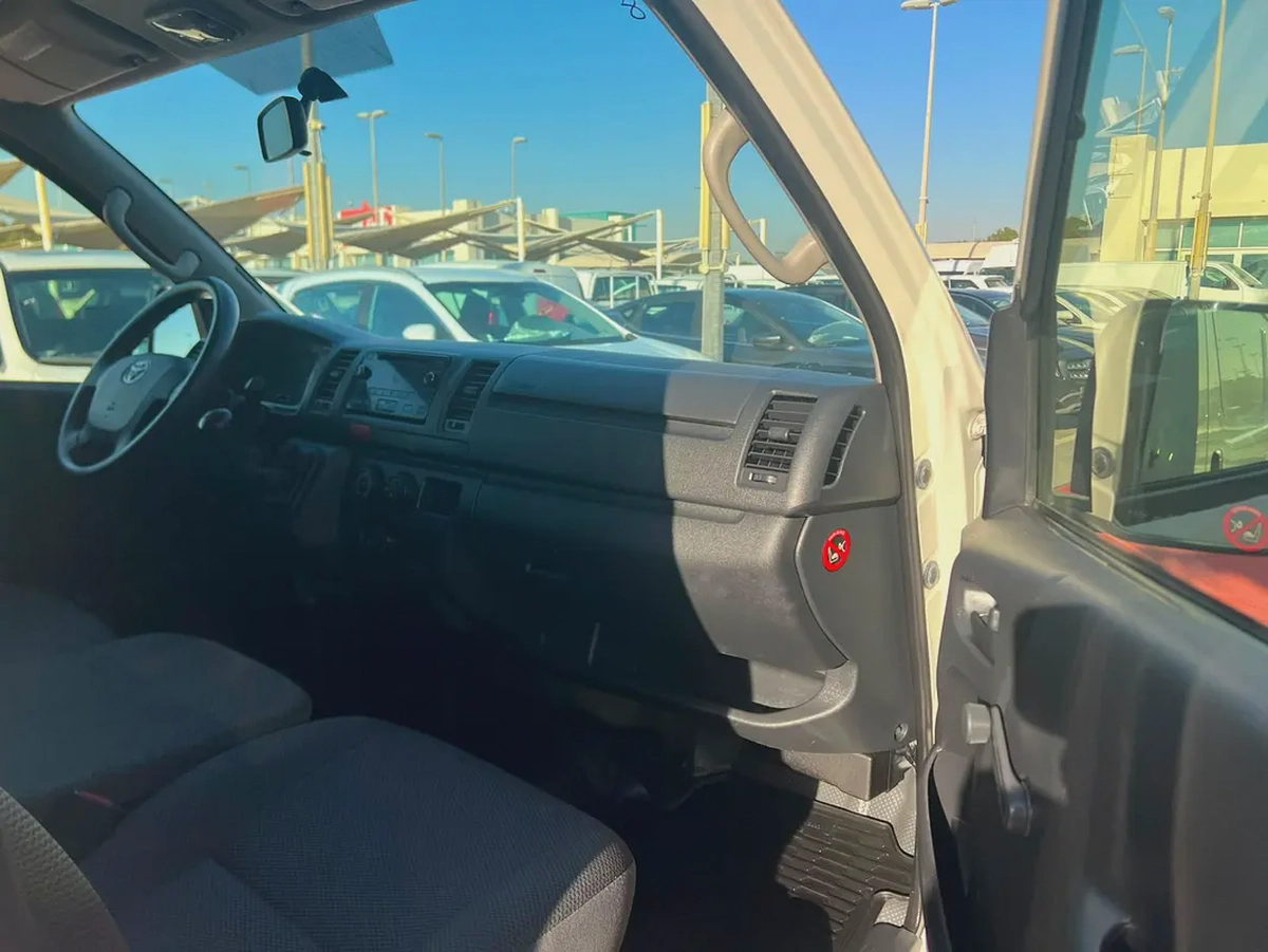2022 Toyota Hiace | Manual | Van | GCC | Ref#1058-8-8