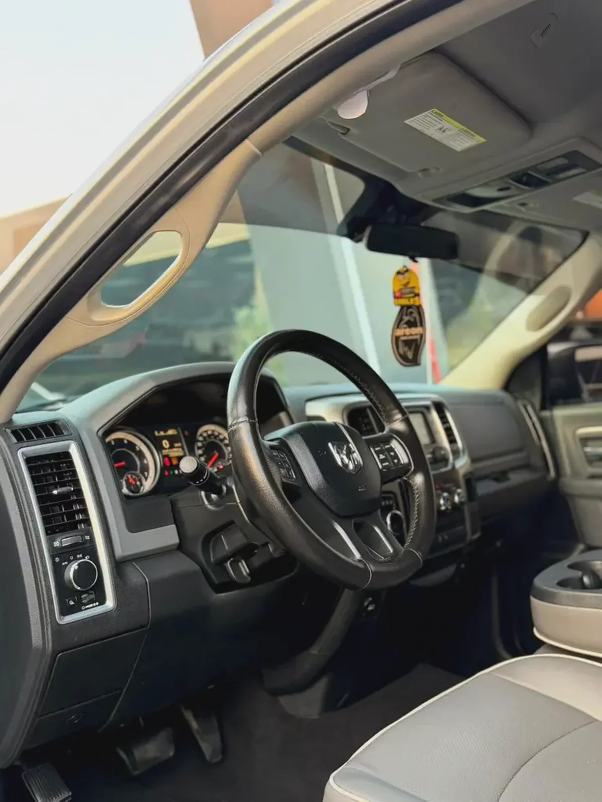 Dodge Ram 1500 SLT 2017 American Specs-14-14