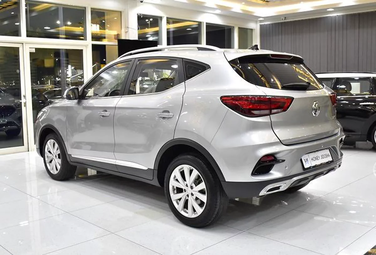 MG ZS ( 2025 Model ) in Silver Color GCC Specs-12-12