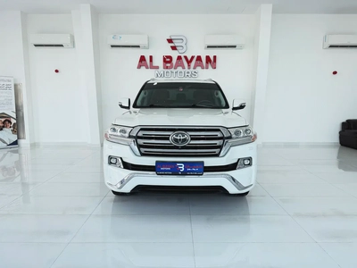 تويوتا لاند كروزر VXR 5.7 ابيض / اسبريسو 2018 (الفطيم)-4