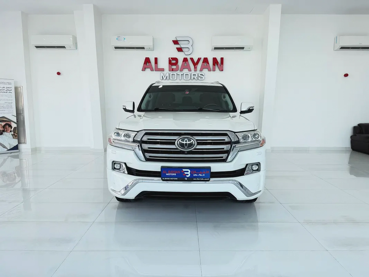 تويوتا لاند كروزر VXR 5.7 ابيض / اسبريسو 2018 (الفطيم)-4-4