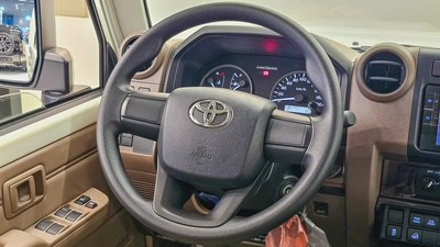 TOYOTA - LC 79 - HARD TOP - DOUBLE CABIN - UNDER WARRANTY - GCC - V4 DIESEL - 2025 - WHITE COLORE-3