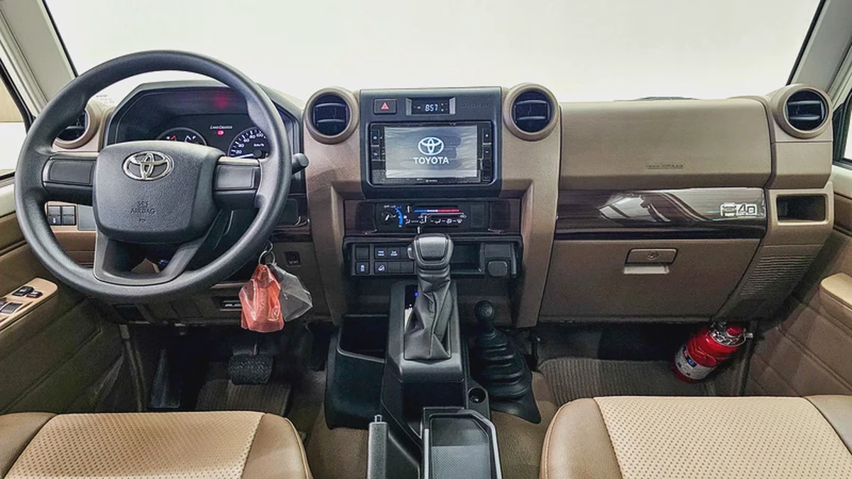 TOYOTA - LC 79 - HARD TOP - DOUBLE CABIN - UNDER WARRANTY - GCC - V4 DIESEL - 2025 - WHITE COLORE-1-1